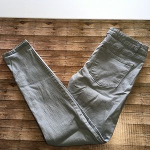 Refuge light gray skinny jeans in size 8 EUC